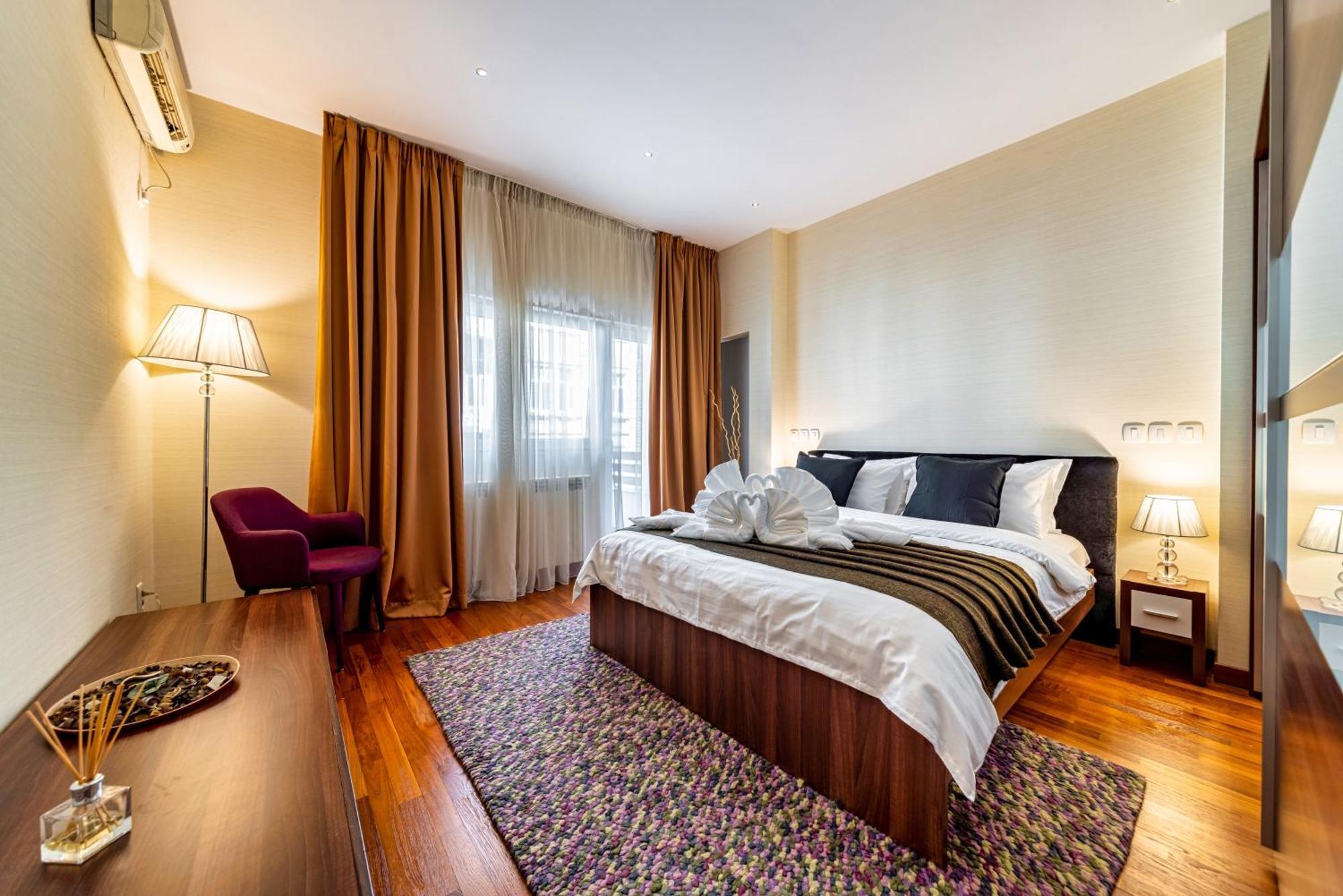 Victory's Charm - Ultra-central - By Uni88 * Bucarest
